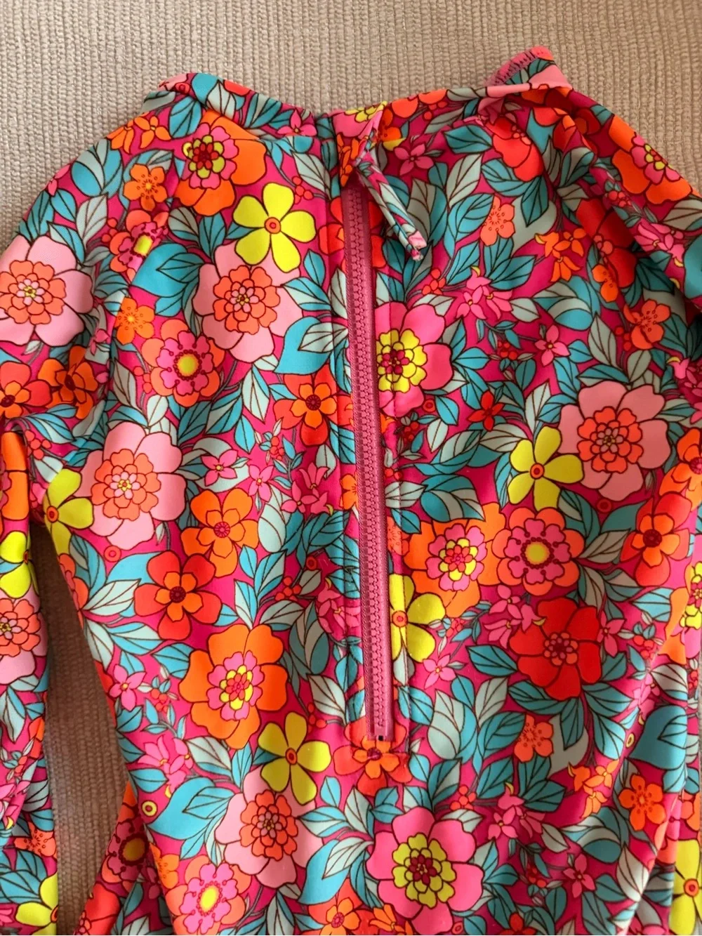 Cat & Jack Girls' Long-Sleeve Retro Floral rashguard small 6/7
